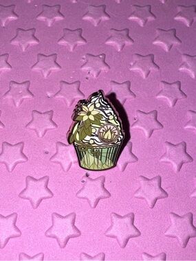 LE 100 PALM Micro Disney Princess Cupcake Chaser Pin - Tiana